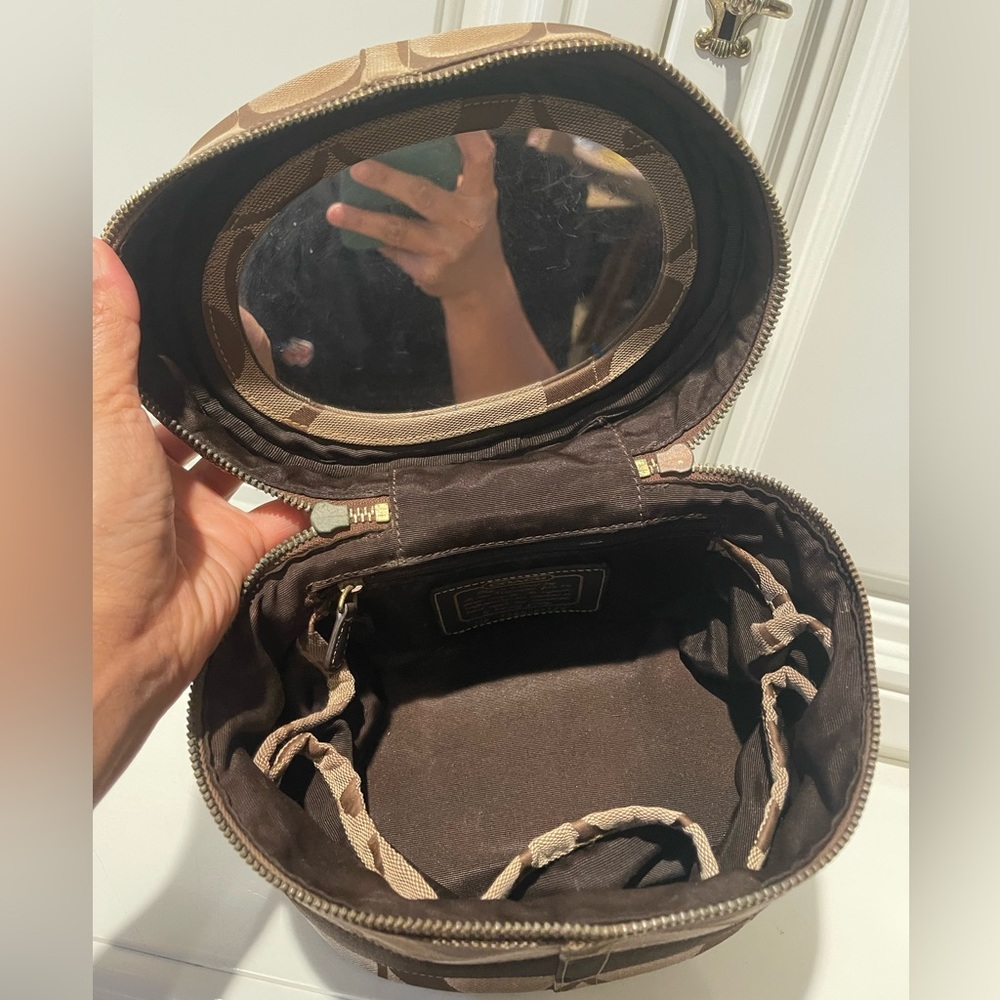 Rare Coach signature cosmetic bag - Picture 3 of 6